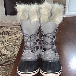 Sorel -Joan of Arc  -size 2 Girls -gray “quarry”
